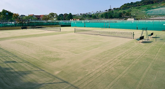 しあわせの村テニスコート（兵庫県）